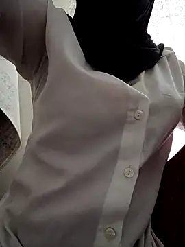 Snapshot of elif25 chatting on October 2025 09:42:02 AM elif25 online show from October 2025 09:42:02 AM