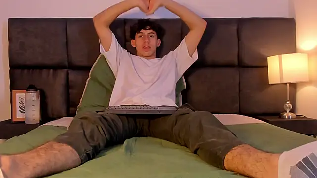 Snapshot of Aaron_Spencer13 chatting on September 2025 06:53:01 PM Aaron Spencer13 online show from September 2025 06:53:01 PM