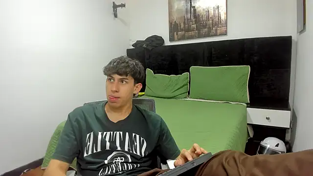 Snapshot of Aaron_Spencer13 chatting on September 2025 01:27:01 PM Aaron Spencer13 online show from September 2025 01:27:01 PM