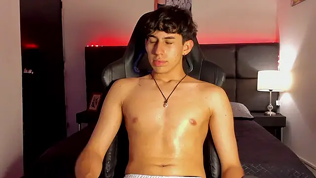 Snapshot of Aaron_Spencer13 chatting on October 2025 07:21:01 PM Aaron Spencer13 online show from October 2025 07:21:01 PM