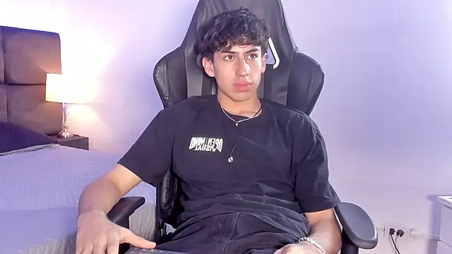 Snapshot of Aaron_Spencer13 chatting on October 2025 06:05:01 PM Aaron Spencer13 online show from October 2025 06:05:01 PM