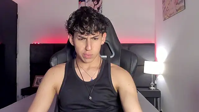 Snapshot of Aaron_Spencer13 chatting on October 2025 07:23:02 PM Aaron Spencer13 online show from October 2025 07:23:02 PM