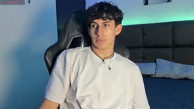 Snapshot of Aaron_Spencer13 chatting on October 2025 07:04:02 PM Aaron Spencer13 online show from October 2025 07:04:02 PM