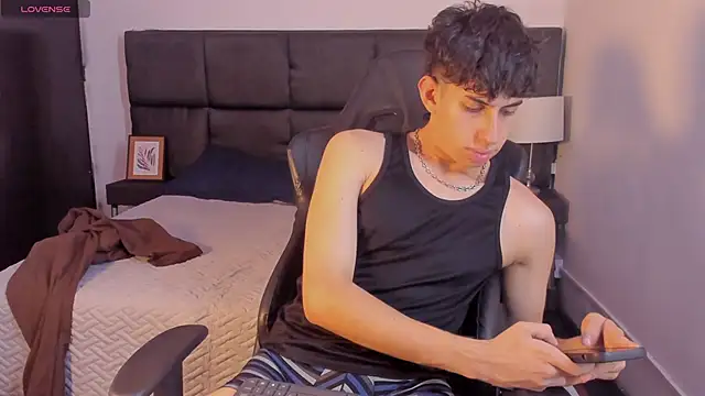 Snapshot of Aaron_Spencer13 chatting on October 2025 07:56:02 PM Aaron Spencer13 online show from October 2025 07:56:02 PM