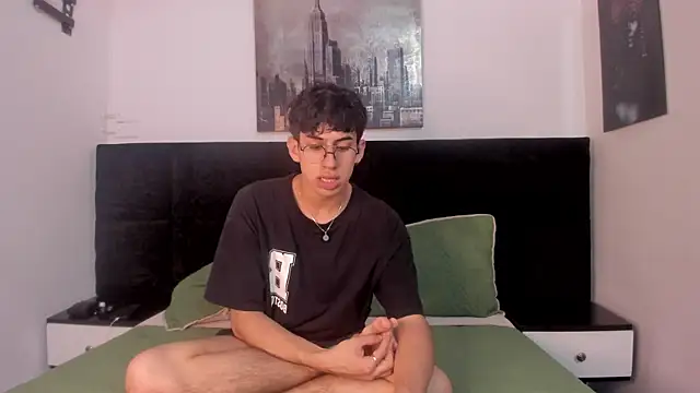 Snapshot of Aaron_Spencer13 chatting on November 2025 07:48:02 PM Aaron Spencer13 online show from November 2025 07:48:02 PM