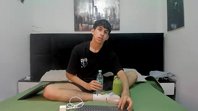 Snapshot of Aaron_Spencer13 chatting on November 2025 07:03:01 PM Aaron Spencer13 online show from November 2025 07:03:01 PM