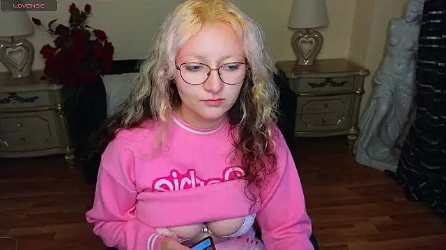 JuicyLullu online show from September 2025 04:14:01 AM