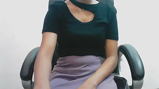 short girl  online show from May 2026 05:08:01 PM