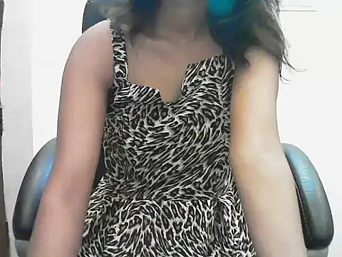 short girl  online show from May 2026 04:46:02 PM
