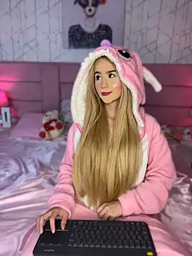 ChloeLaurentt online show from April 2026 10:45:01 PM