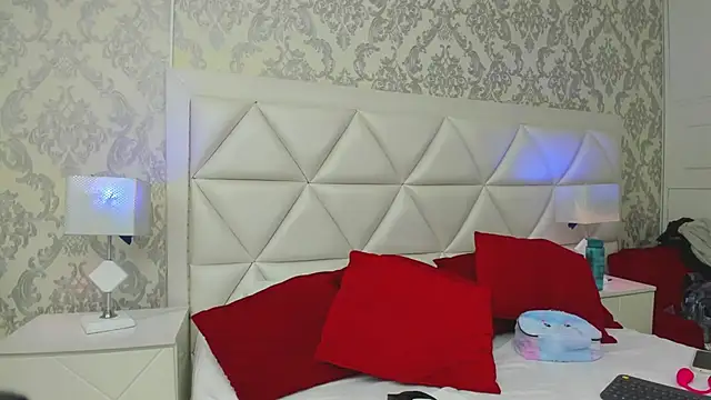 Snapshot of LaylaaDoll chatting on December 2025 07:07:01 PM LaylaaDoll online show from December 2025 07:07:01 PM