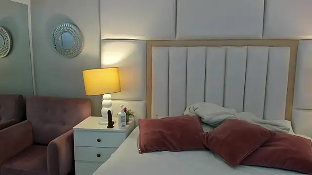 Snapshot of LaylaaDoll chatting on February 2026 12:07:01 AM LaylaaDoll online show from February 2026 12:07:01 AM