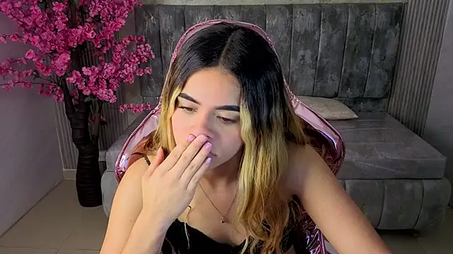 lilith4 s online show from October 2025 10:36:01 AM