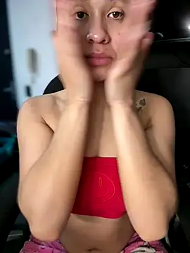 Snapshot of Isabella-Teen chatting on October 2025 02:23:02 AM Isabella-Teen online show from October 2025 02:23:02 AM