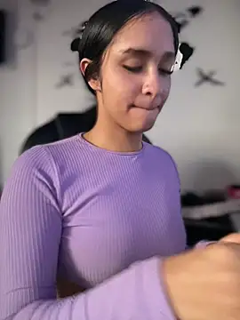 Snapshot of Isabella-Teen chatting on May 2026 01:50:02 PM Isabella-Teen online show from May 2026 01:50:02 PM