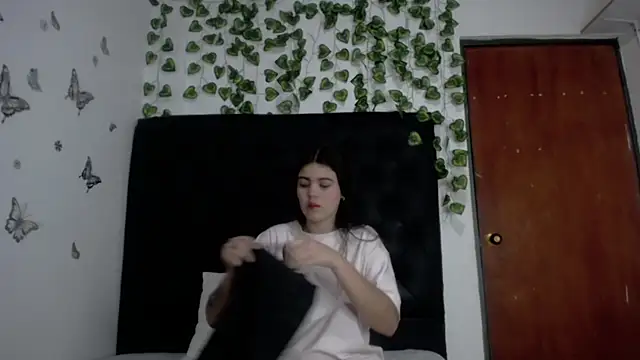 Snapshot of isabel_09 chatting on April 2026 12:28:01 PM isabel 09 online show from April 2026 12:28:01 PM