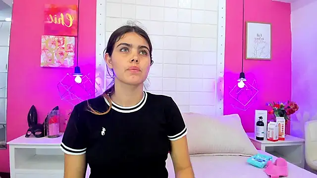isabel 09 online show from June 2026 07:13:01 PM