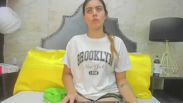 isabel 09 online show from July 2026 06:25:02 PM