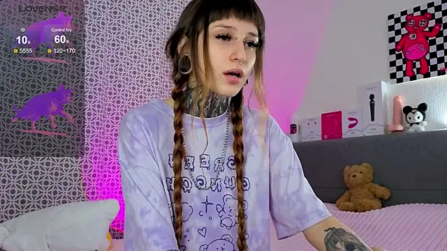 LilithPoison online show from January 2026 06:00:02 PM