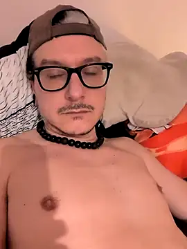 Snapshot of cruiserpup chatting on November 2025 01:03:01 PM cruiserpup online show from November 2025 01:03:01 PM