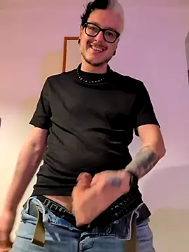 Snapshot of cruiserpup chatting on December 2025 06:45:02 PM cruiserpup online show from December 2025 06:45:02 PM