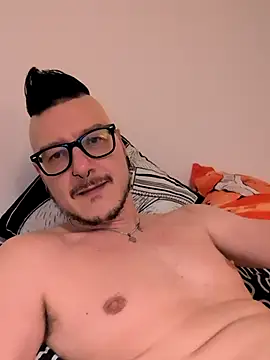 Snapshot of cruiserpup chatting on December 2025 06:38:02 PM cruiserpup online show from December 2025 06:38:02 PM