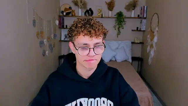 Snapshot of NathanCurl chatting on November 2025 10:31:01 AM NathanCurl online show from November 2025 10:31:01 AM