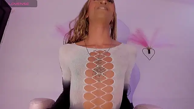 Mia royal online show from February 2026 04:59:02 PM