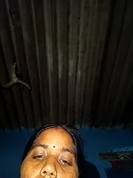 Snapshot of Hot_kadi83 chatting on October 2025 08:14:02 PM Hot kadi83 online show from October 2025 08:14:02 PM