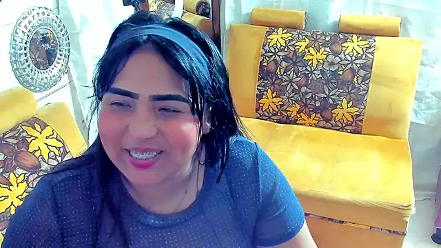 Girl luna  online show from October 2025 07:37:01 PM