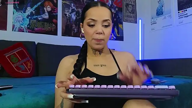 Snapshot of KiraQuinn1 chatting on October 2025 03:01:02 PM KiraQuinn1 online show from October 2025 03:01:02 PM