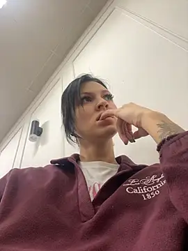 EmmaStarkk online show from October 2025 04:15:01 AM