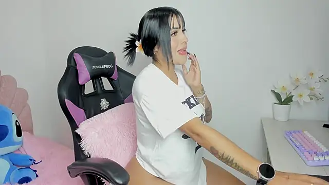 evelynrojas online show from November 2025 12:32:01 AM