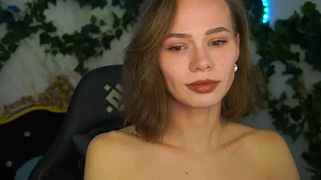 Snapshot of ShyySiren chatting on November 2025 08:38:01 AM ShyySiren online show from November 2025 08:38:01 AM