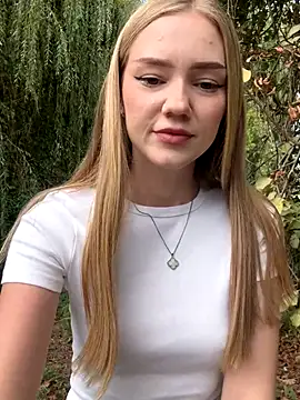 MilaMoone online show from September 2025 10:27:01 AM