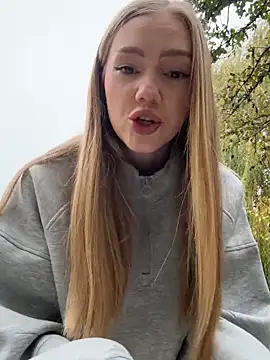 MilaMoone online show from November 2025 10:46:02 AM