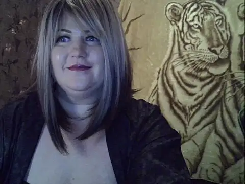 YuliiaSan online show from December 2025 05:57:01 AM