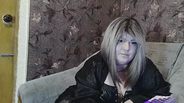 YuliiaSan online show from April 2026 05:50:01 PM