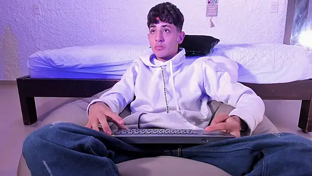 Snapshot of j_martony chatting on October 2025 11:49:02 AM j martony online show from October 2025 11:49:02 AM