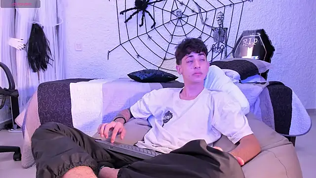 Snapshot of j_martony chatting on October 2025 12:02:01 PM j martony online show from October 2025 12:02:01 PM