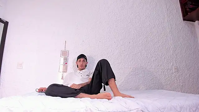 Snapshot of j_martony chatting on November 2025 12:13:01 PM j martony online show from November 2025 12:13:01 PM