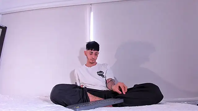 Snapshot of j_martony chatting on November 2025 12:05:01 PM j martony online show from November 2025 12:05:01 PM