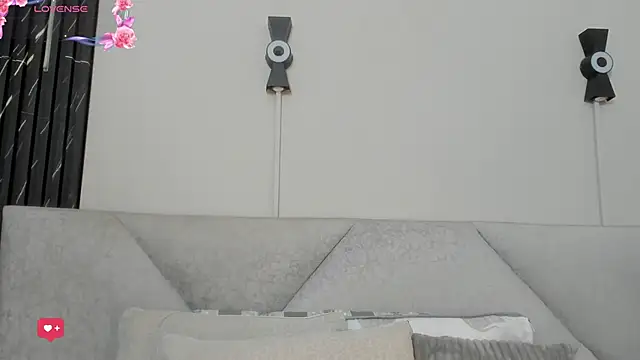 Snapshot of Naomi_Rousse chatting on May 2026 01:18:02 PM Naomi Rousse online show from May 2026 01:18:02 PM