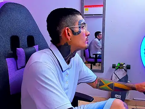 boy tatto777 online show from September 2025 01:14:02 PM