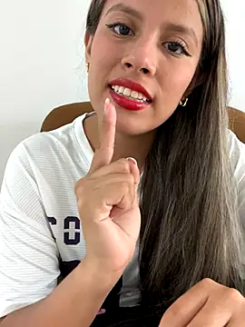 EMILIIA RICHTER   online show from October 2025 06:39:01 PM