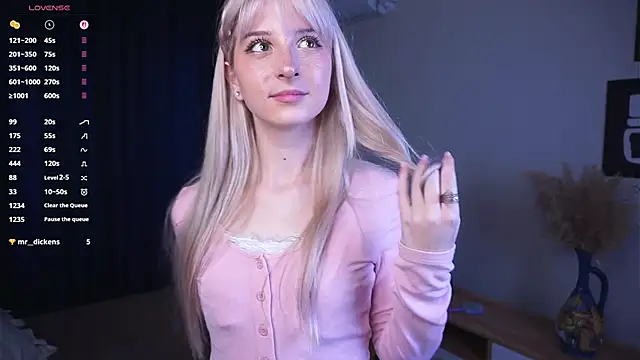 Snapshot of FridaAaberg chatting on September 2025 07:12:01 AM FridaAaberg online show from September 2025 07:12:01 AM