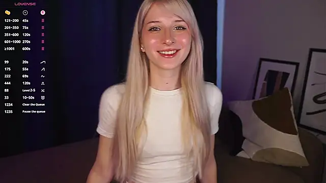 Snapshot of FridaAaberg chatting on September 2025 07:34:01 AM FridaAaberg online show from September 2025 07:34:01 AM