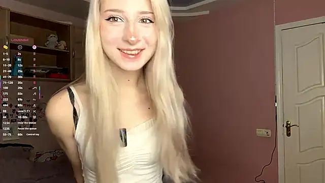 Snapshot of FridaAaberg chatting on November 2025 06:49:01 AM FridaAaberg online show from November 2025 06:49:01 AM