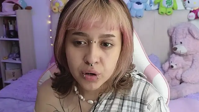 Snapshot of NekoWaifu chatting on May 2026 02:32:02 PM NekoWaifu online show from May 2026 02:32:02 PM