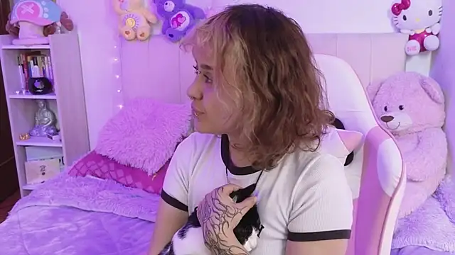 Snapshot of NekoWaifu chatting on May 2026 02:22:02 PM NekoWaifu online show from May 2026 02:22:02 PM
